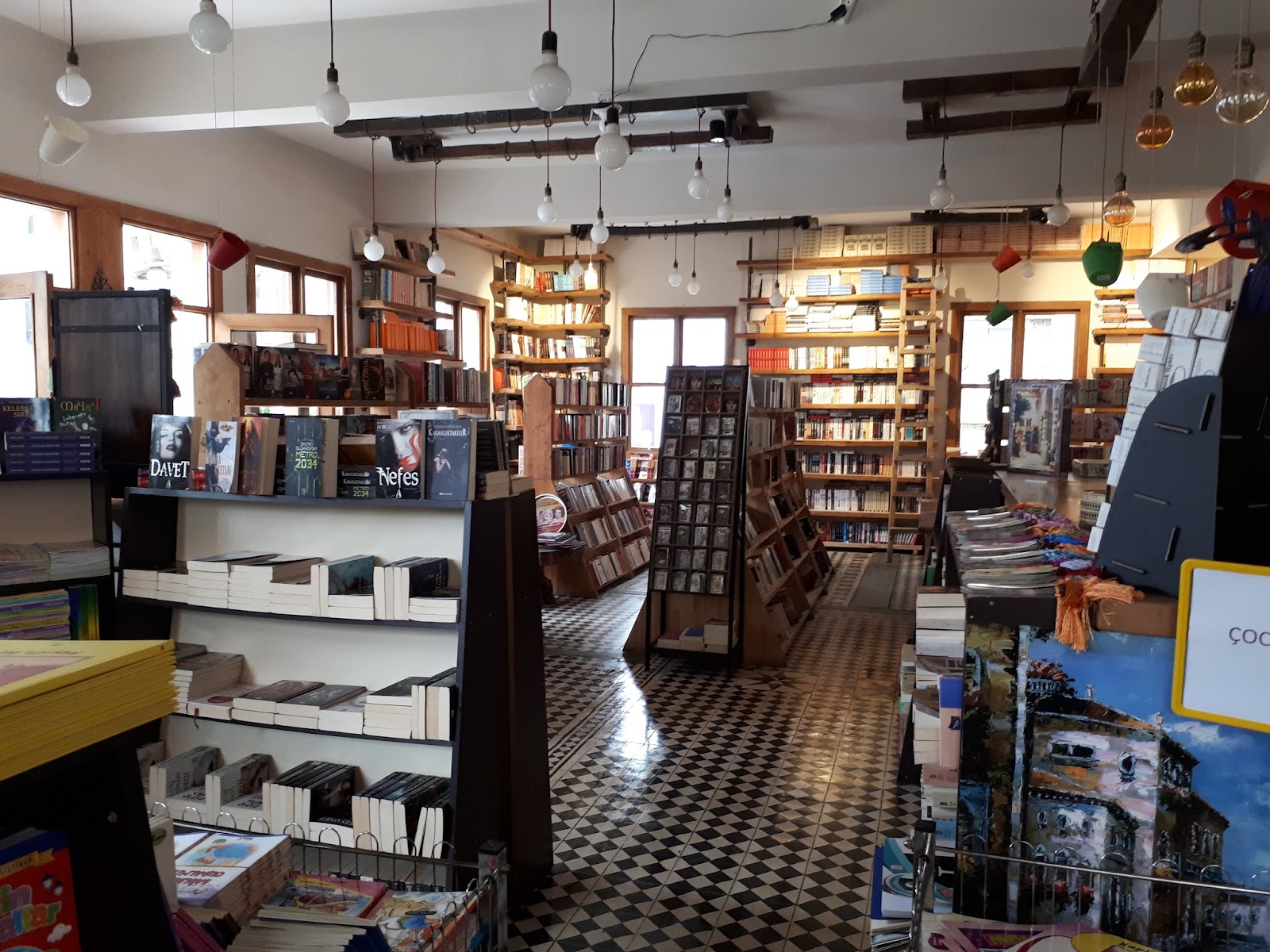 Serüven Kitap&Cafe — fotoğraf 4