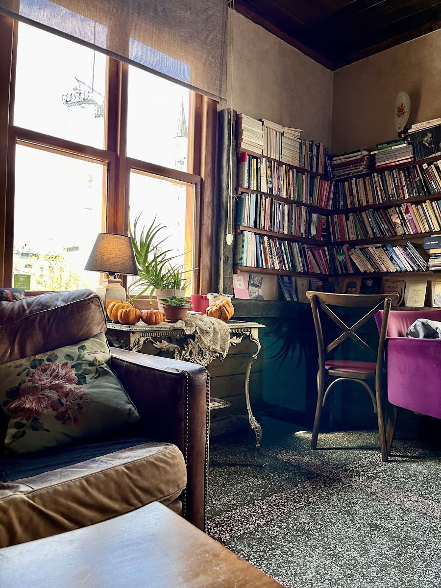Serüven Kitap&Cafe — fotoğraf 5
