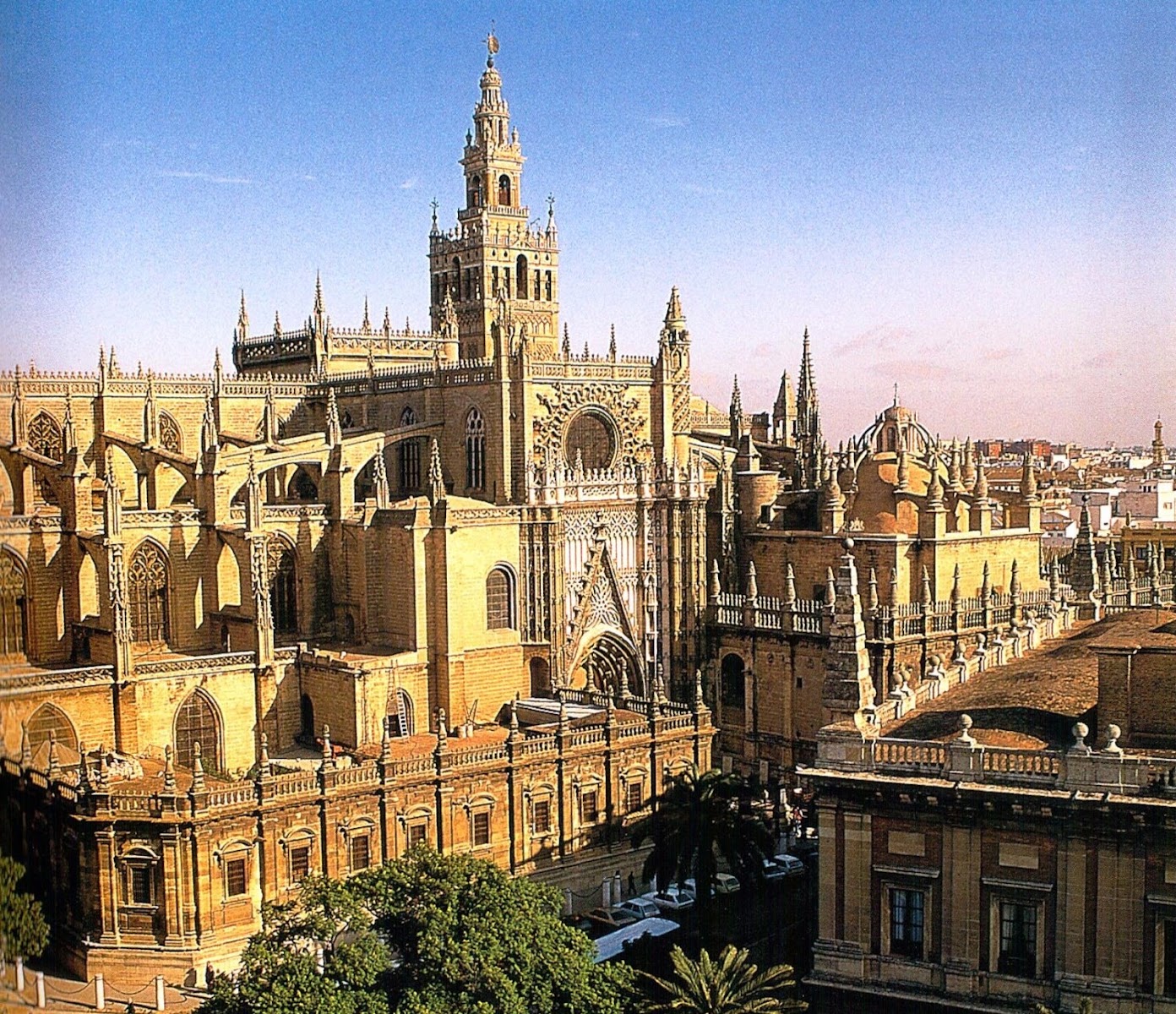 Sevilla Katedrali — photo