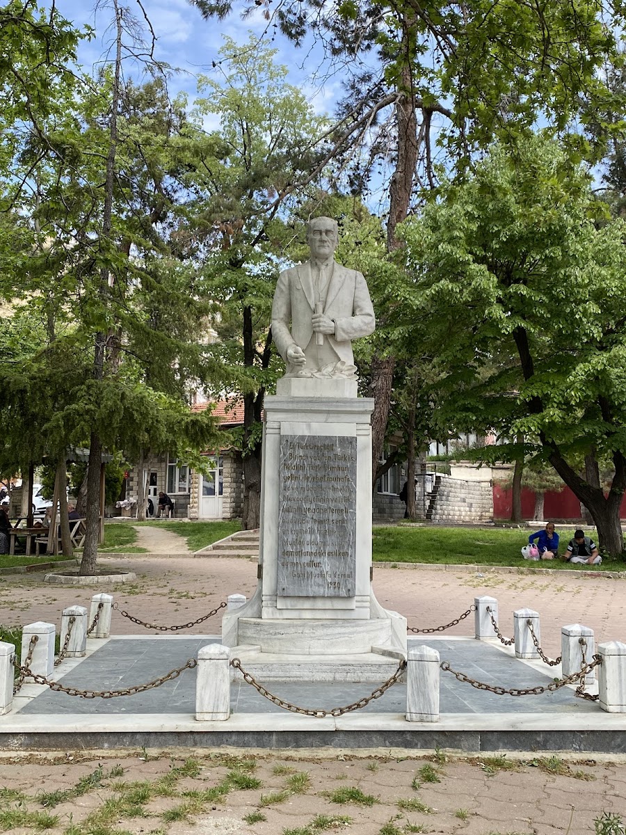 ŞEVKET DİNGİLOĞLU PARKI — fotoğraf