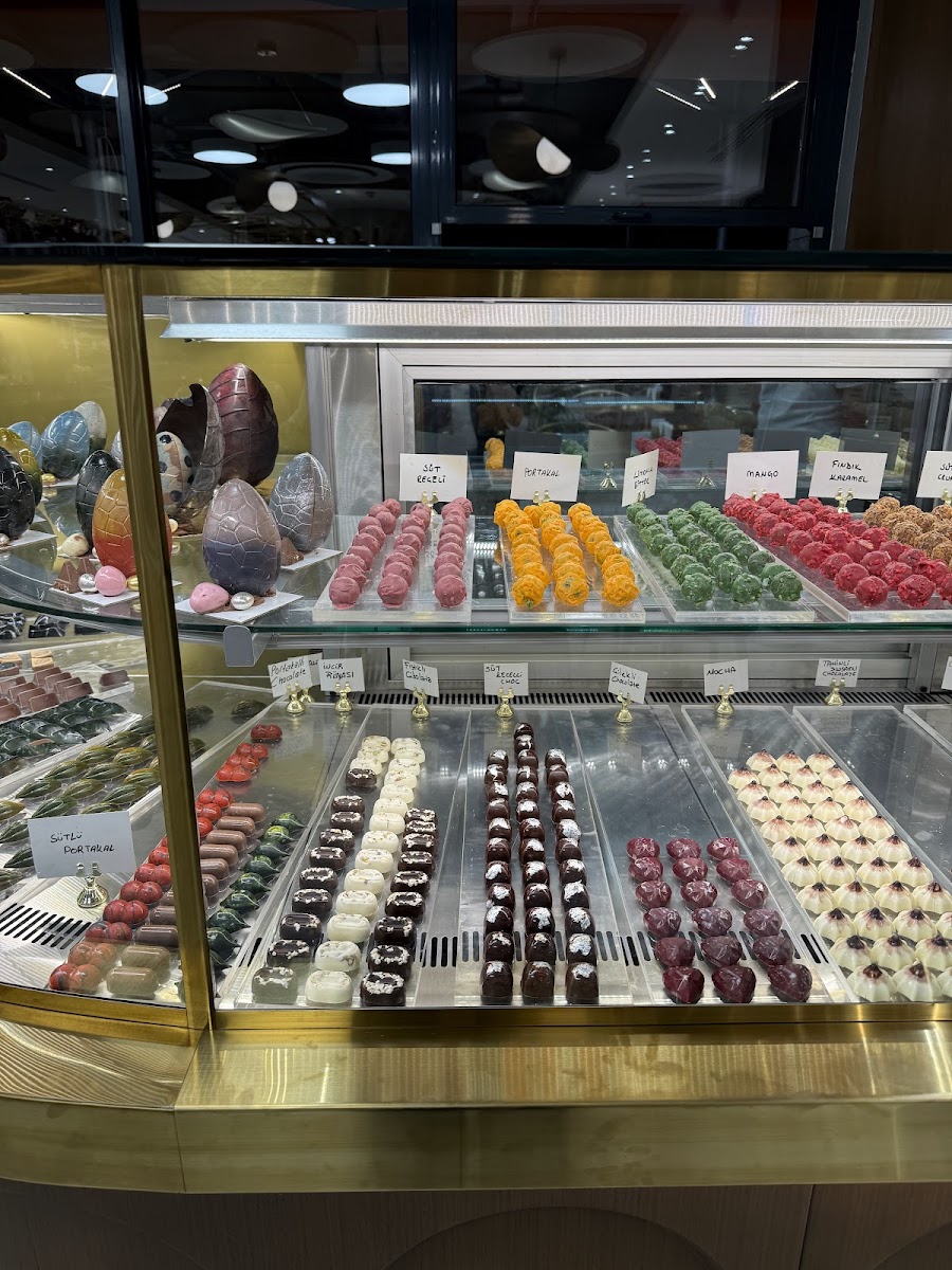 Shining Ruby Kafe & Patisserie — photo