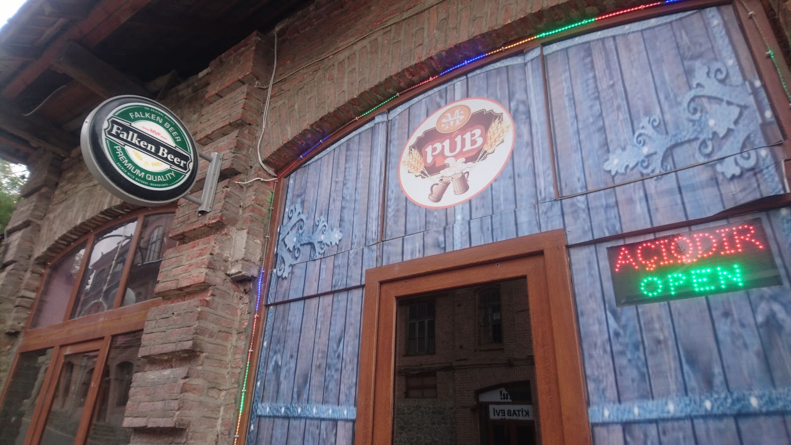 SM BEER PUB — photo