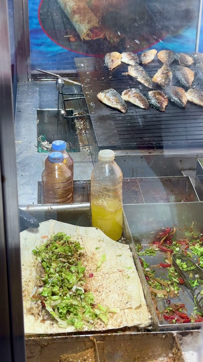 Sokak Lezzeti Tarihi Balık Dürümcü Mehmet Usta — fotoğraf 2