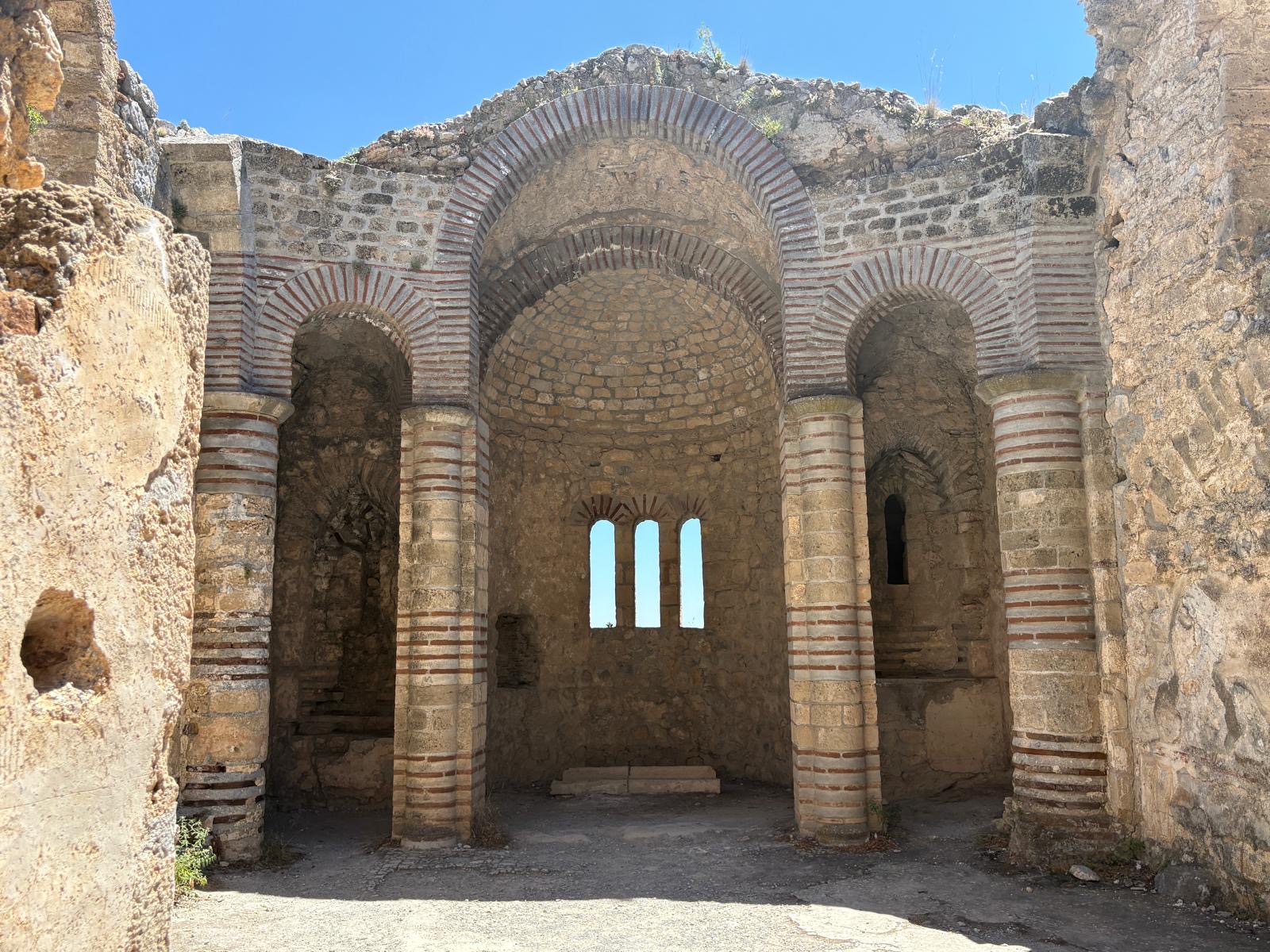 St. Hilarion Kalesi — fotoğraf 2