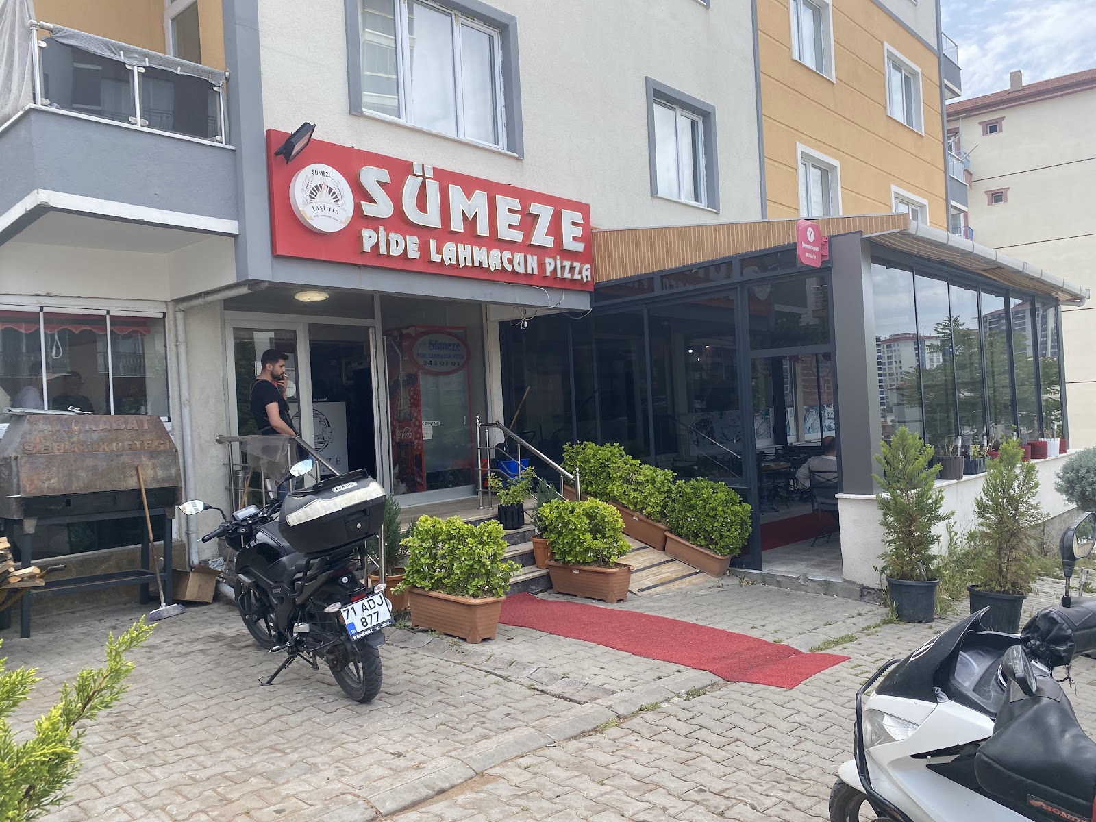 SÜMEZE PİDE LAHMACUN PİZZA — fotoğraf