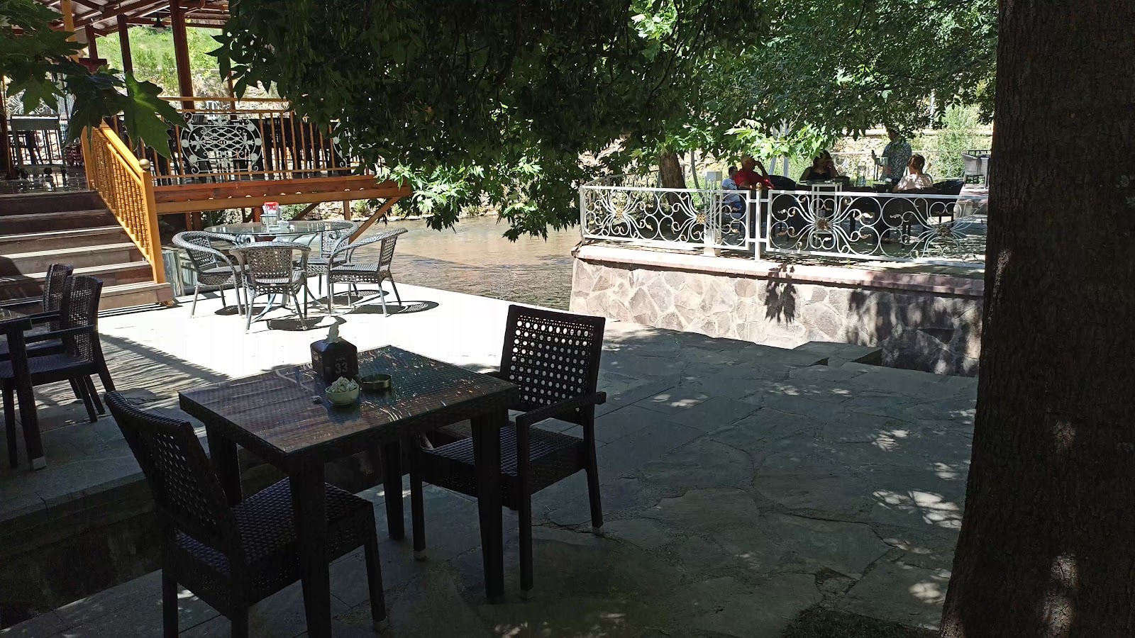 Sürgü Çamlıca Et Balık Restaurant — fotoğraf 3