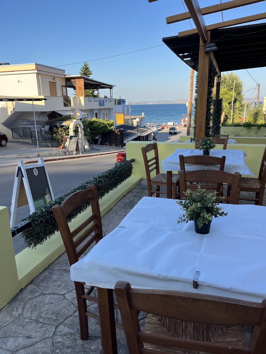 Ta katsarolakia chios karfas — photo