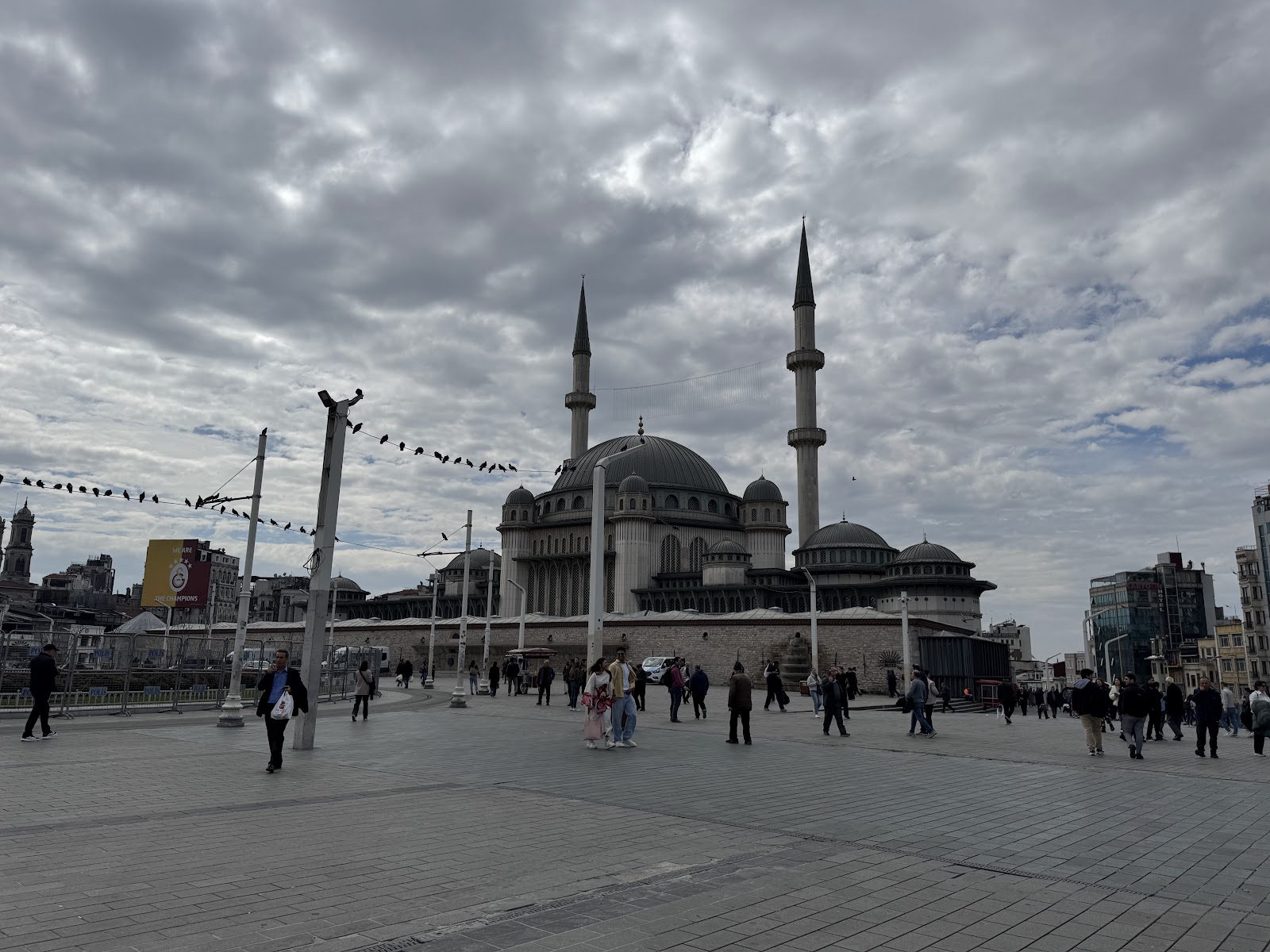 Taksim Meydanı — fotoğraf 2