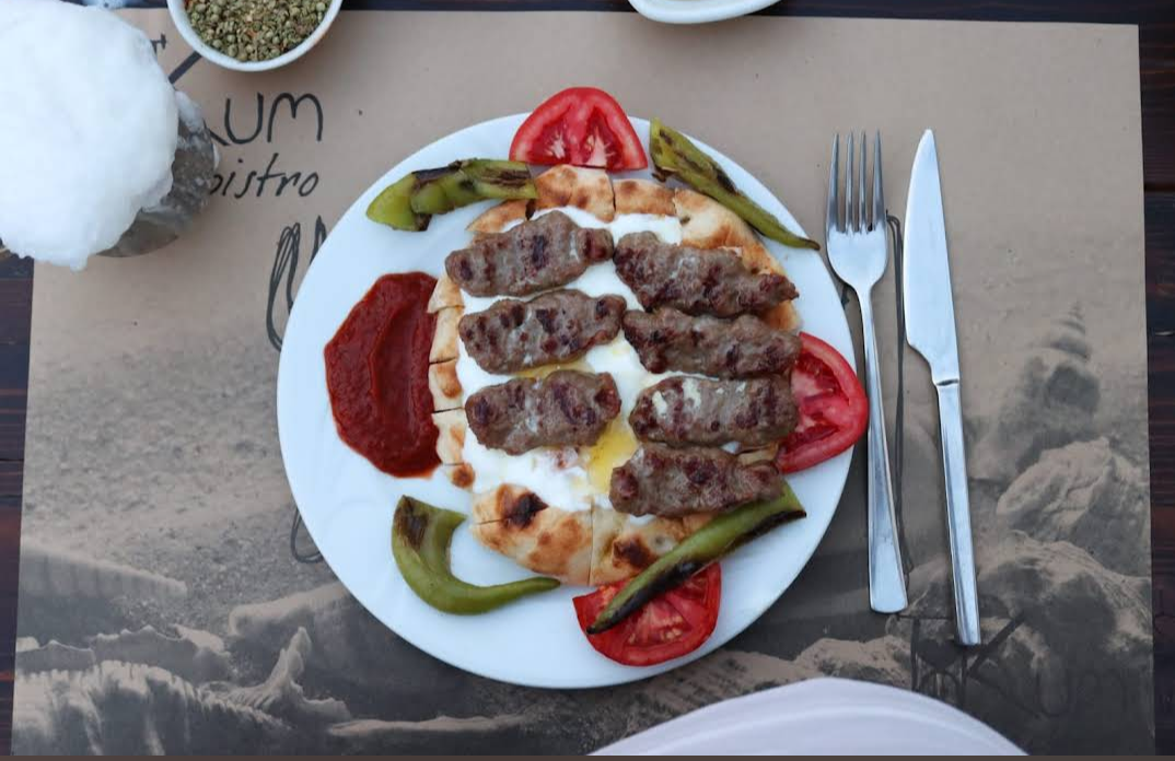 Tarihi Akhisar Köftecisi & Kokoreç & Et Döner — photo 4