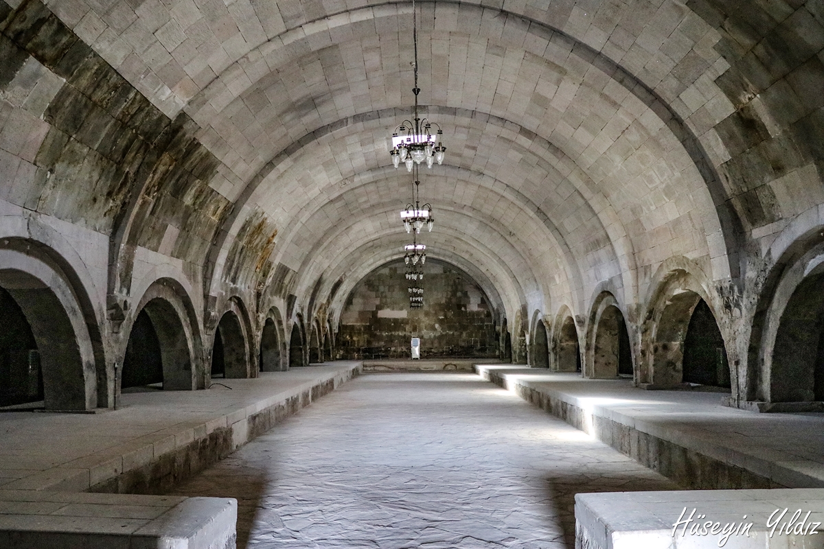 Iğdır: Kervansaray, gökkuşağı tepeleri ve kanyon