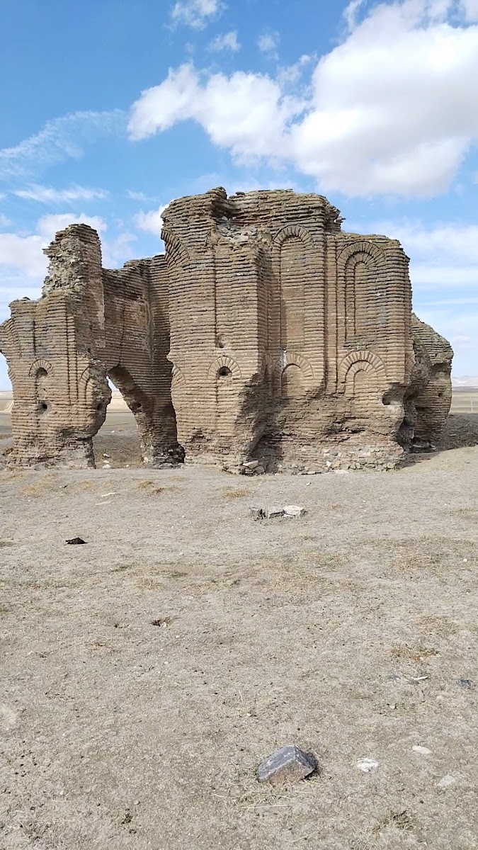 Tarihi Üçayak Kilisesi Kalıntıları — fotoğraf 2