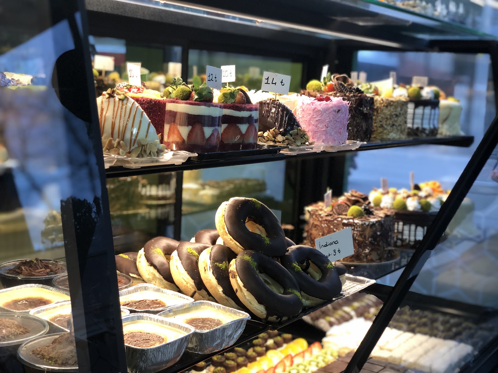 Taş Fırın Unlu Mamüller Pide & Cafe — fotoğraf 3