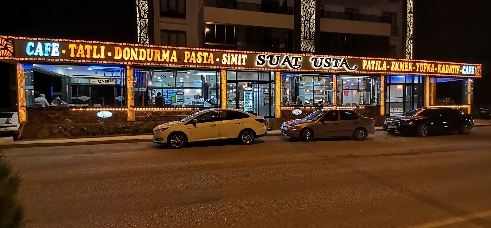 Tatlıcı & unlu mamülleri Suat Usta — fotoğraf