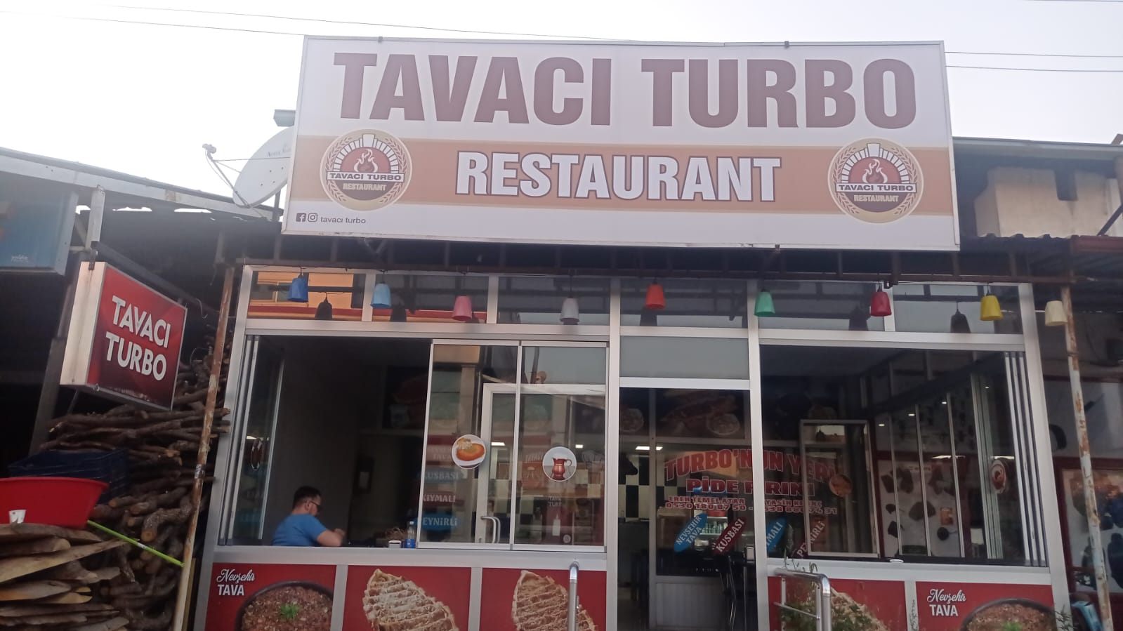 TAVACI TURBONUN YERİ NEVŞEHİR TAVA DESTI KEBAPI PİDE ÇEŞİTLERİ ÇİGLEME — fotoğraf