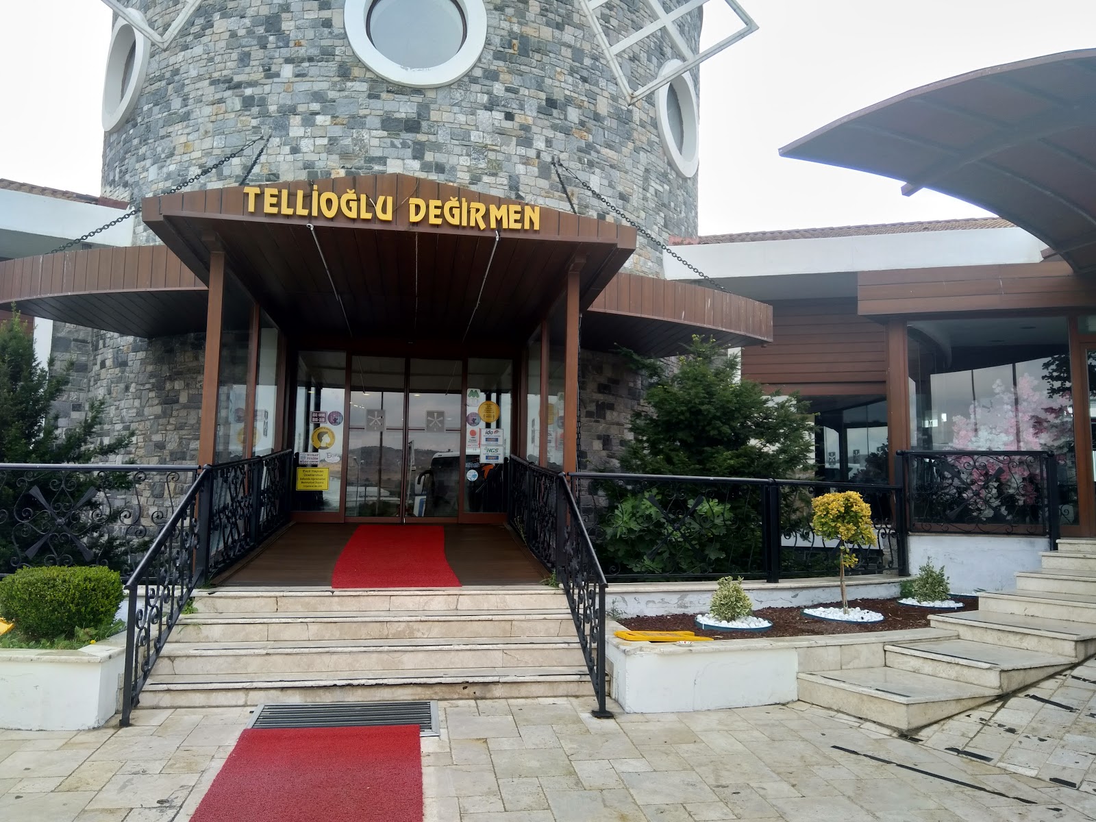 Balıkesir: Değirmen cafe, tatlı ve köfte