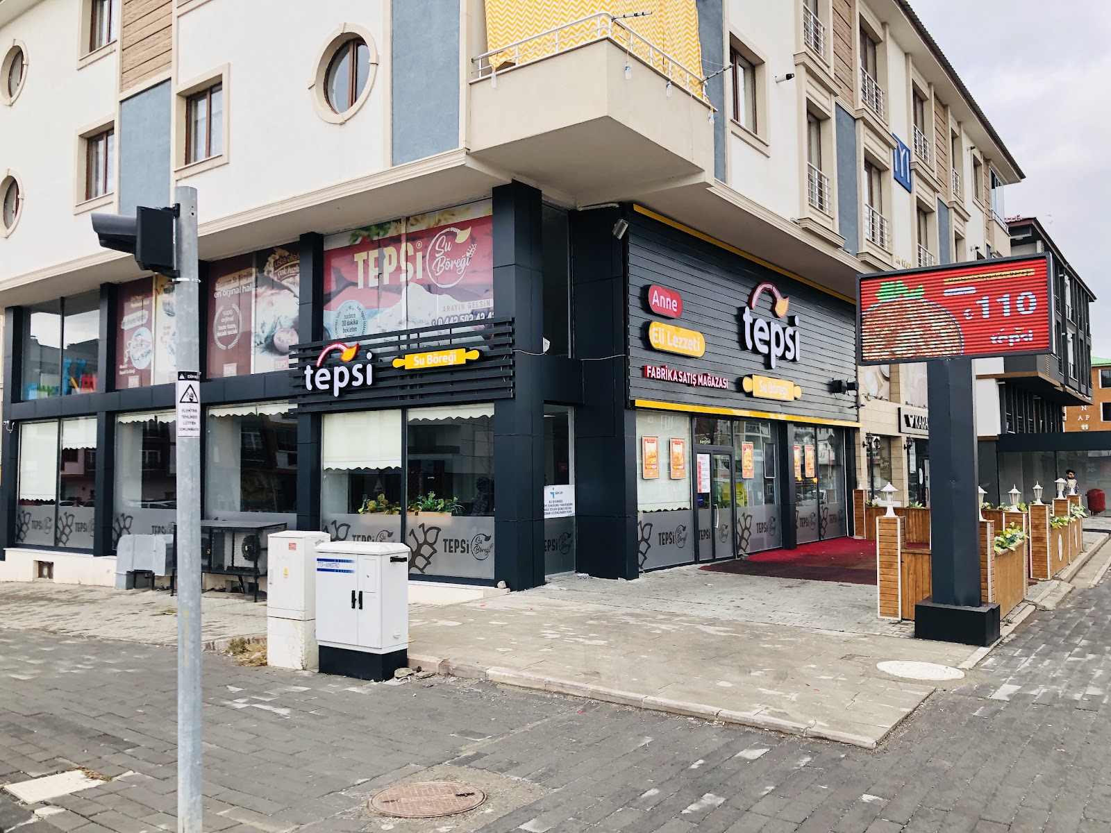 Tepsi Su Böreği - Mantı - Yöresel Ürünler — fotoğraf 1