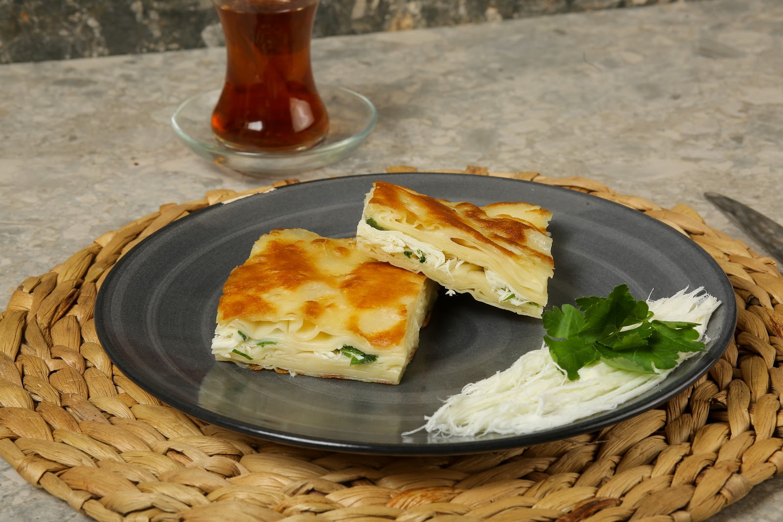 Tepsi Su Böreği - Mantı - Yöresel Ürünler — fotoğraf 2