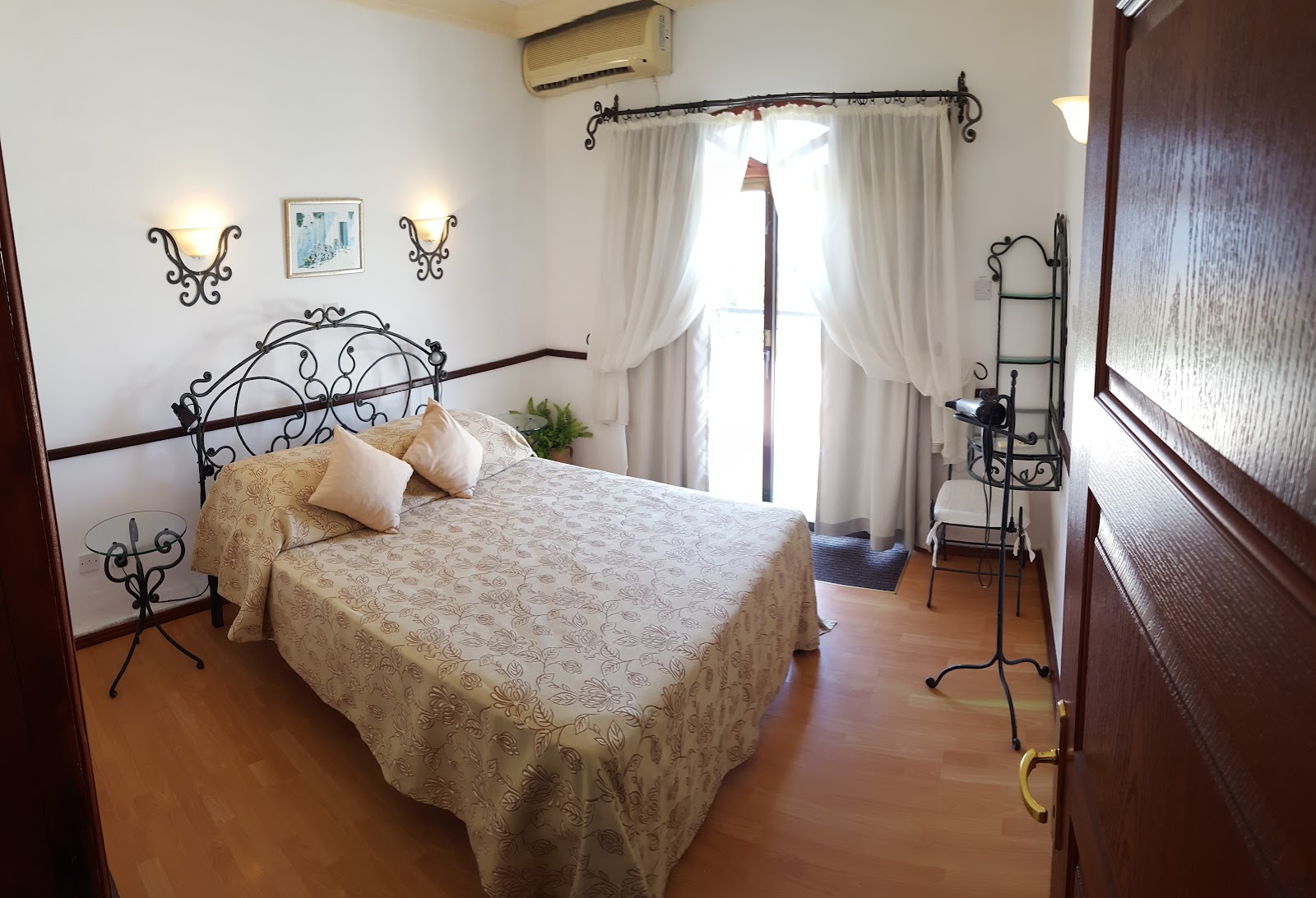 The Hideaway Club Hotel — photo 2
