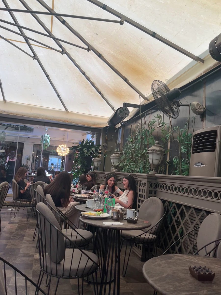 The House Cafe Atiye — photo 3
