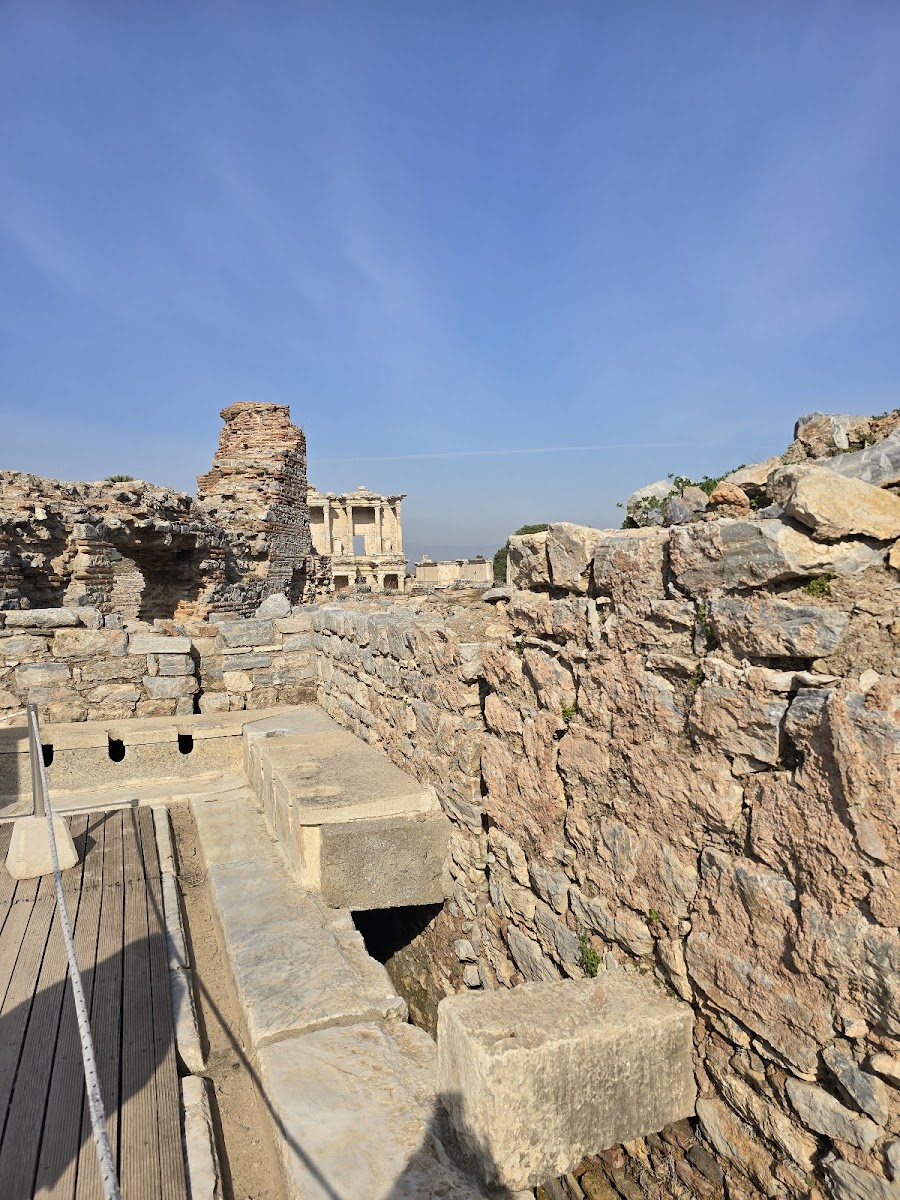The Nymphaeum Traiani — fotoğraf 2