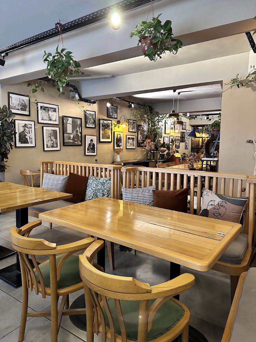 The Roots Cafe — photo