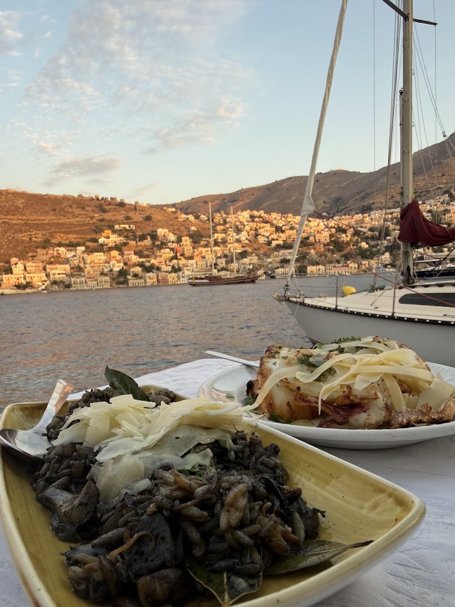 Tholos Restaurant — photo 2