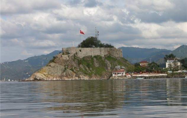 Giresun: Sahil kaleleri ve tarihi evler