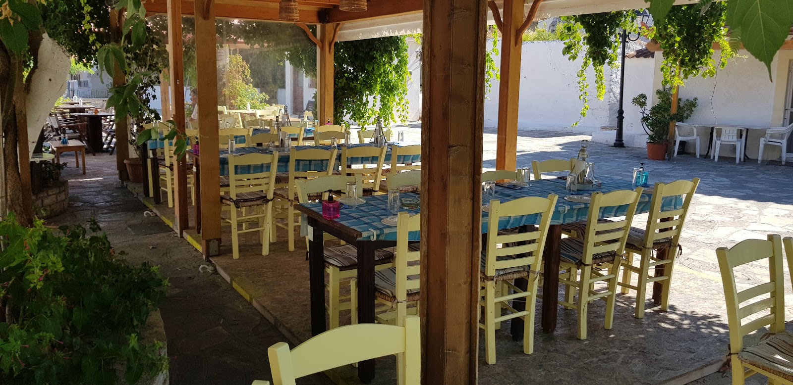 To Steki Tou Manoli — photo 2