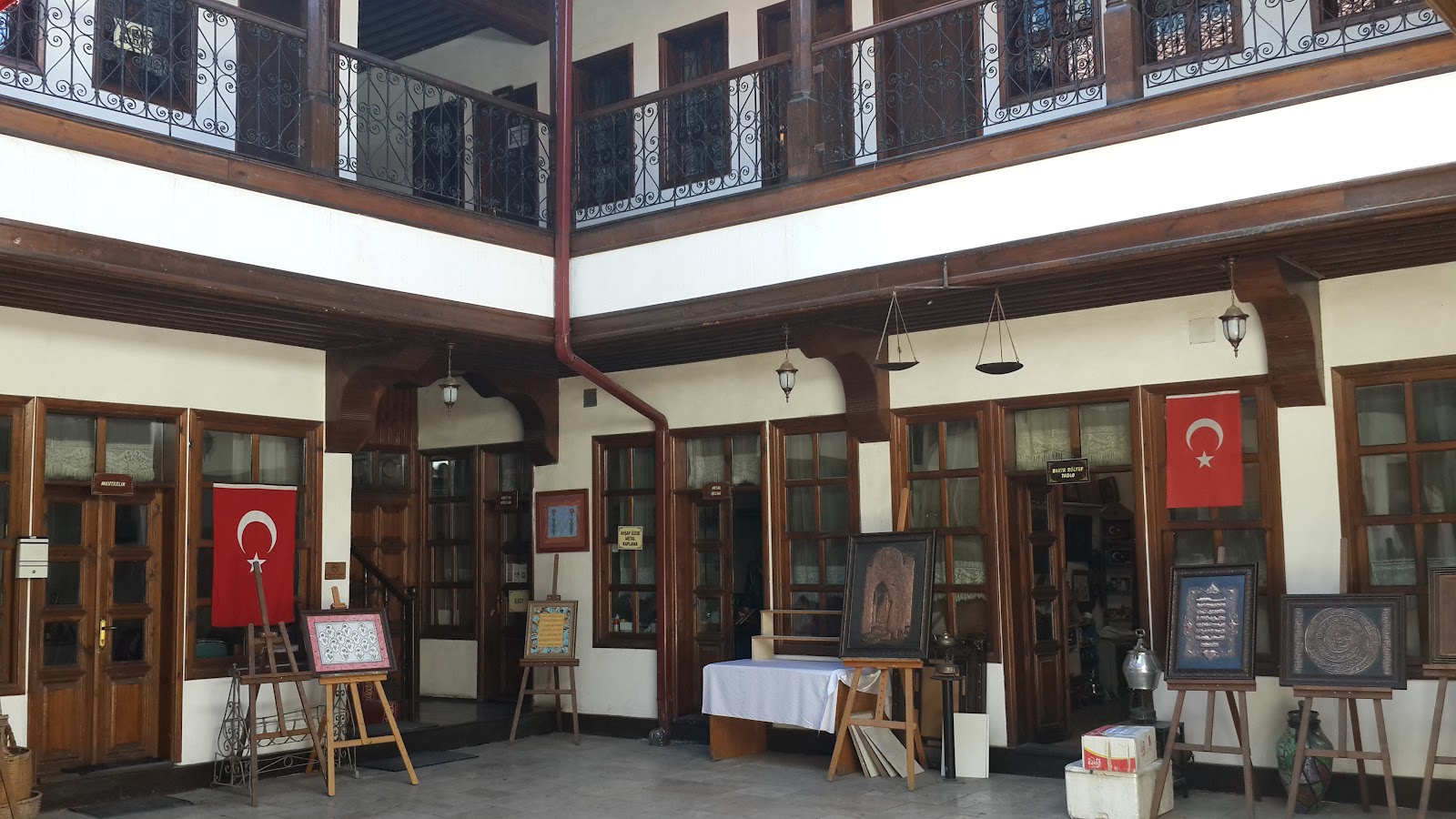 Tozlu Raflar Hediyelik Eşya — fotoğraf 1