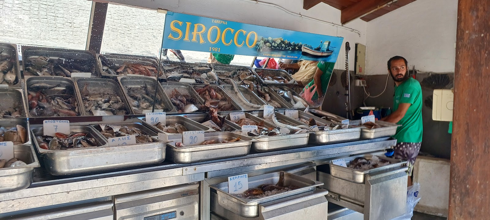 Traditional seafood market — photo 2