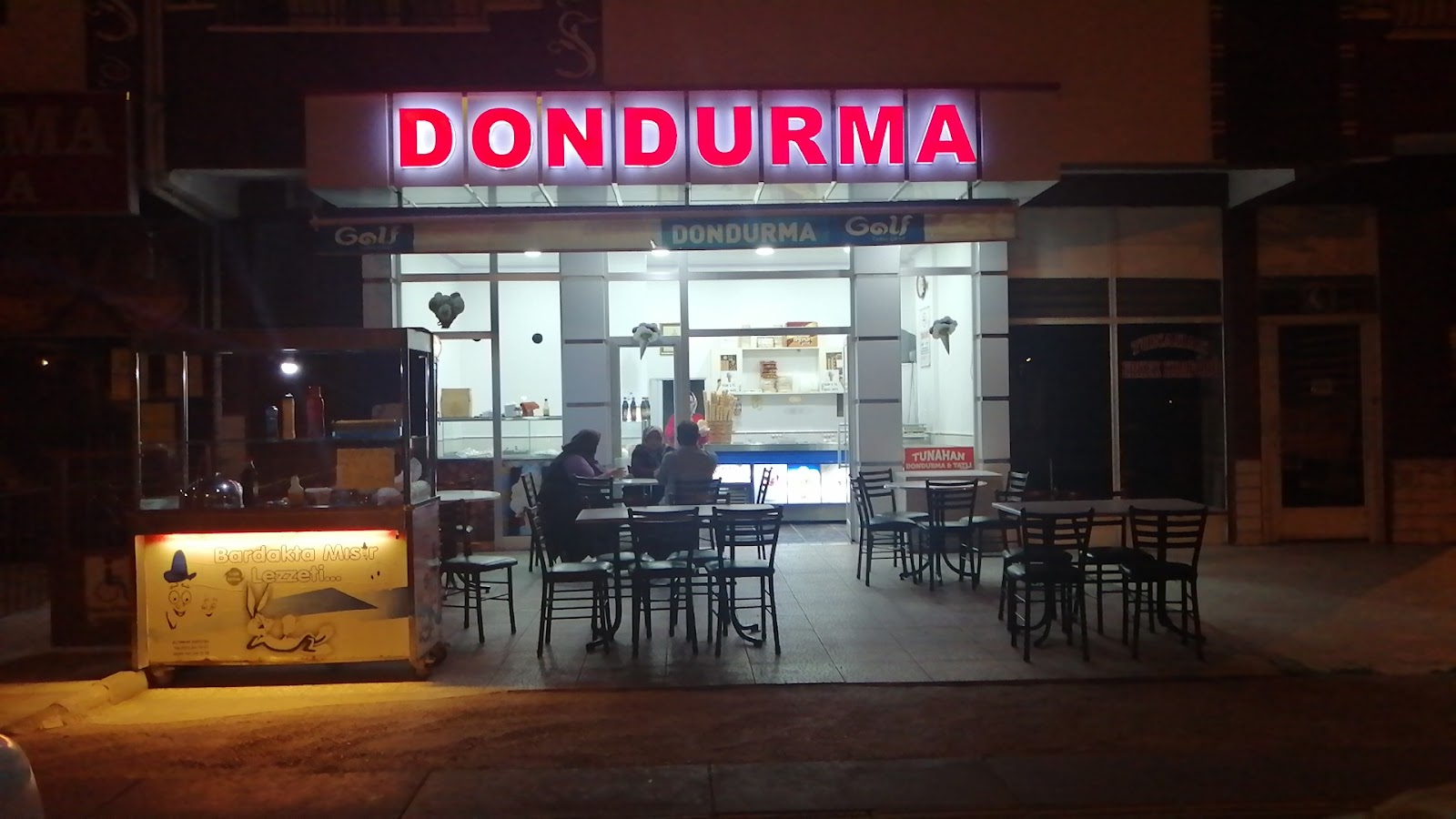 TUNAHAN DONDURMA & TATLI HÜRRİYET — fotoğraf