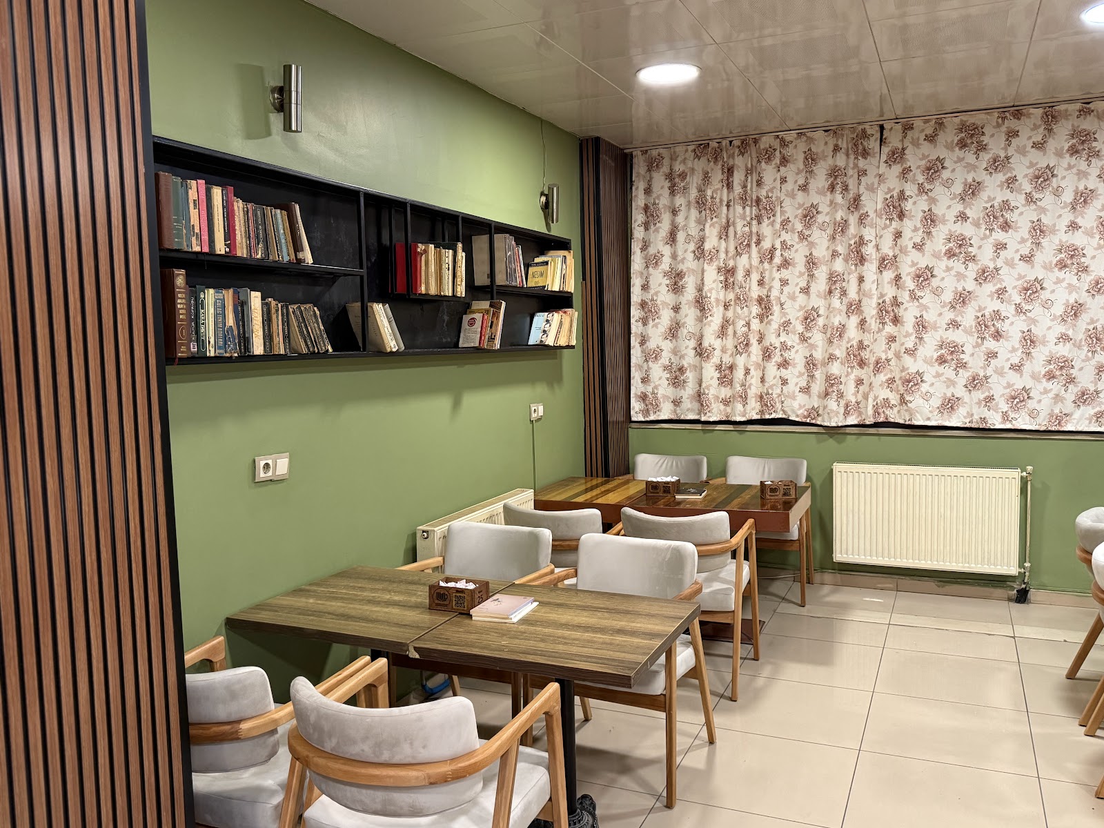 Tutunamayanlar Kitabevi & Kafe — fotoğraf 5