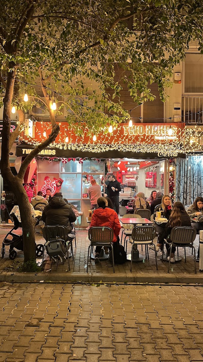 Two Hands Burger & Toastery — fotoğraf 9