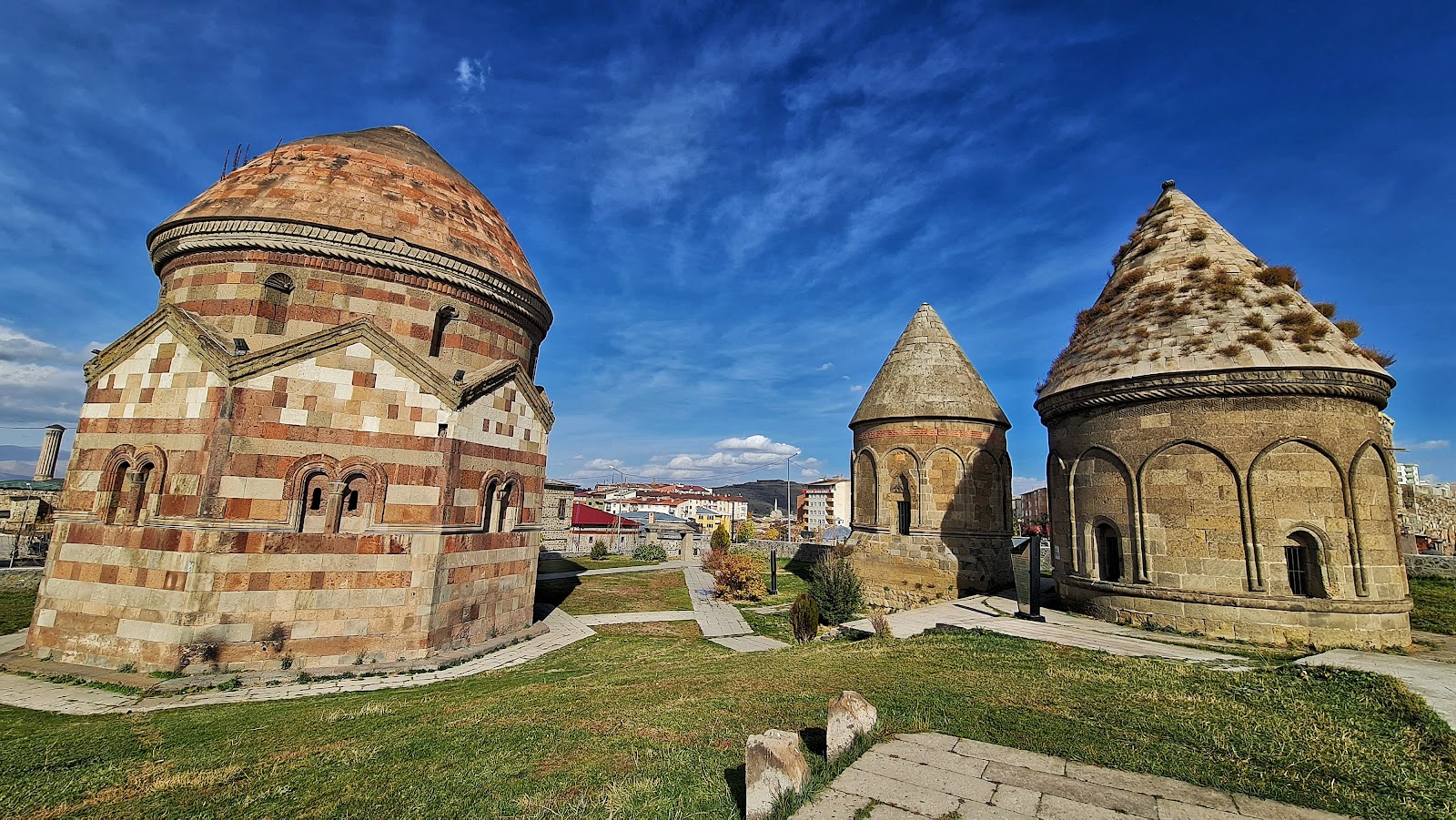 Üç Kümbetler — fotoğraf 1