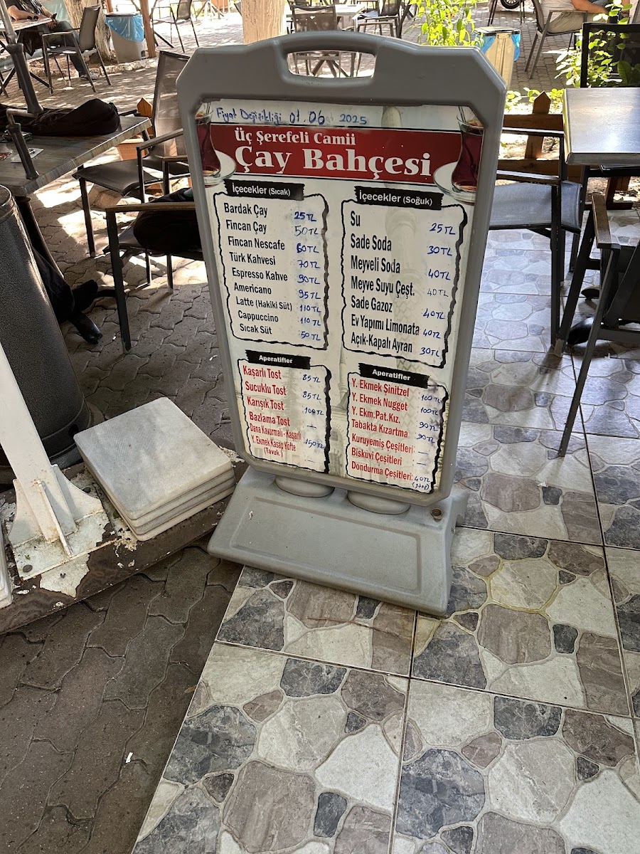 Üç Şerefeli (Burmalı) Camii Çay Bahçesi — fotoğraf 2