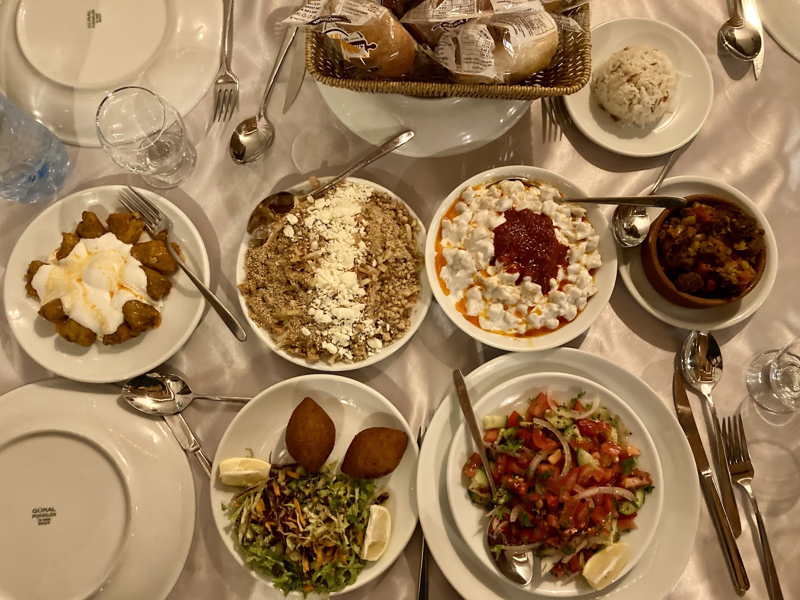 UÇHİSAR KADINELİ RESTAURANT — fotoğraf 5
