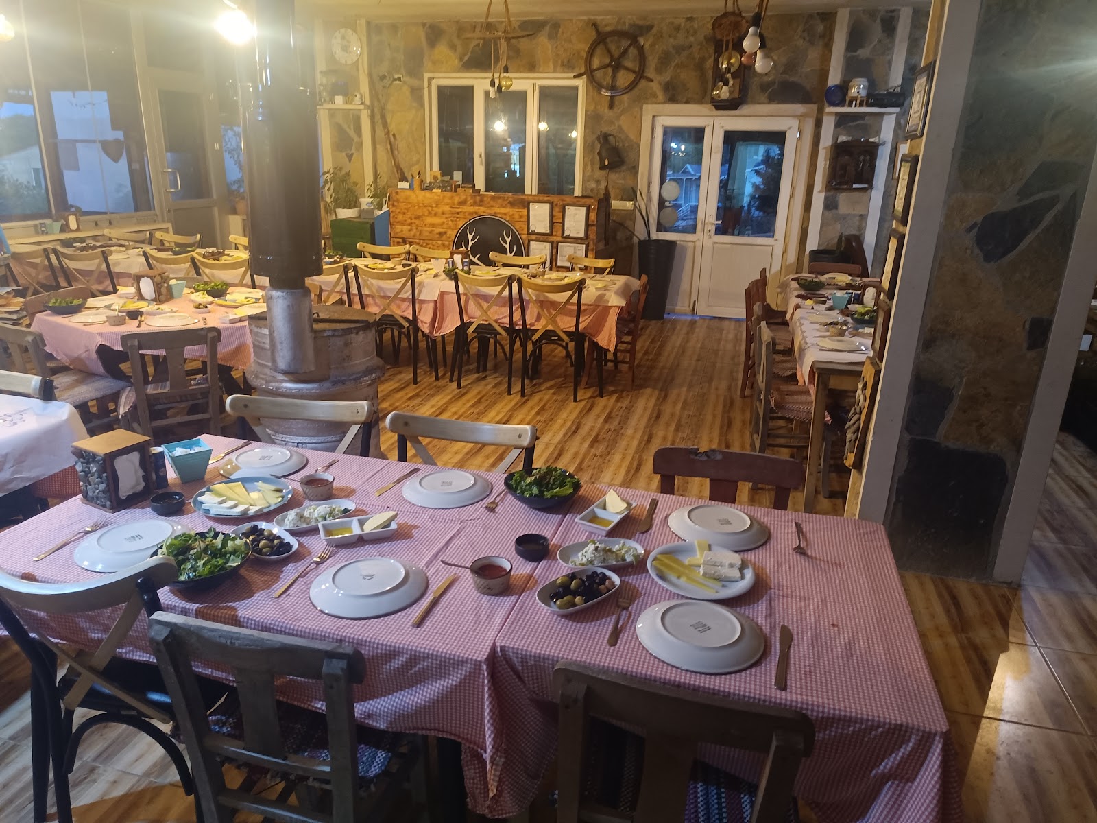 Uğur'un Yeri Kahvaltı,Et ve Konaklama — fotoğraf 1