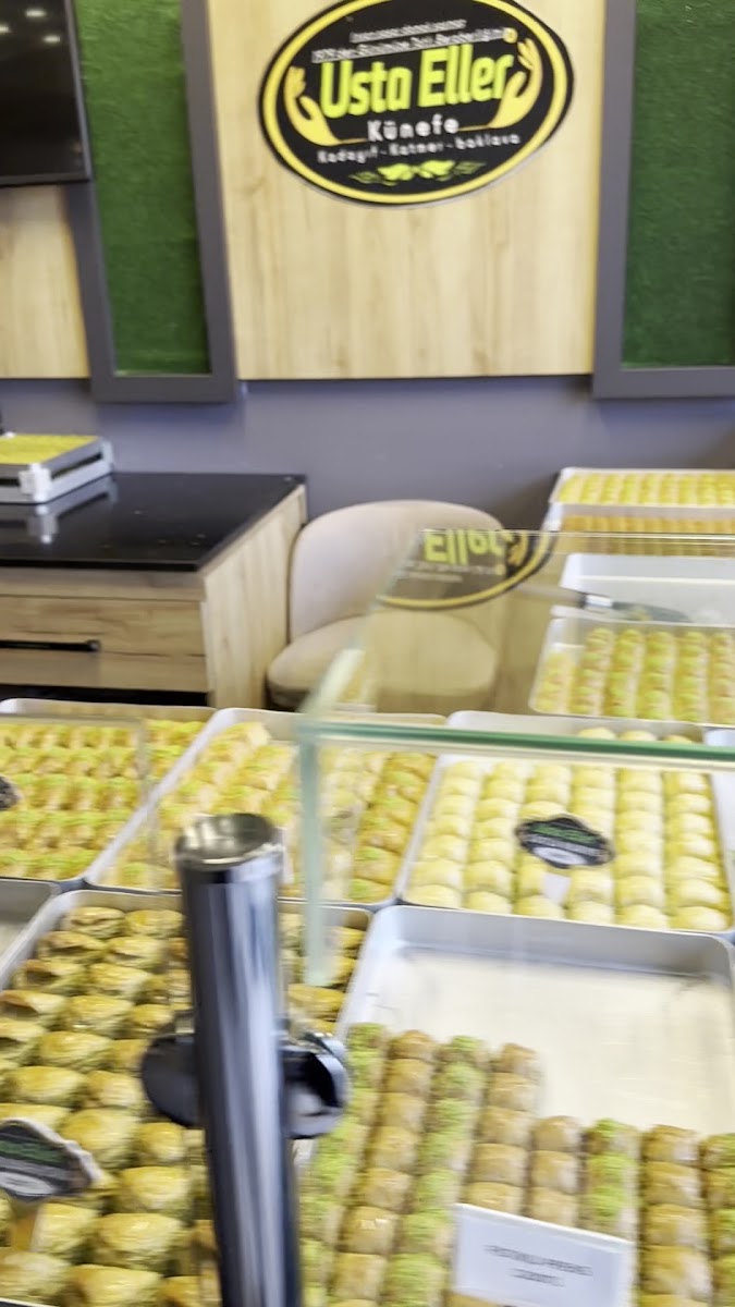 USTA ELLER KÜNEFE BAKLAVA KADAYIF KAYAPINAR DİYARBAKIR — fotoğraf 2