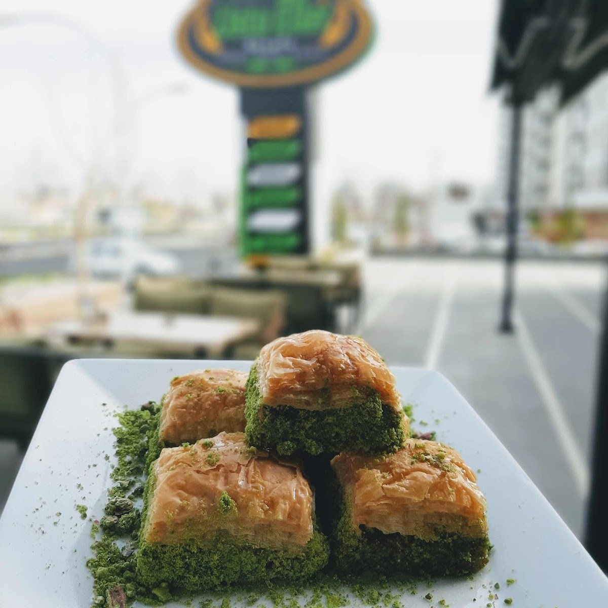 USTA ELLER KÜNEFE BAKLAVA KADAYIF KAYAPINAR DİYARBAKIR — fotoğraf 5