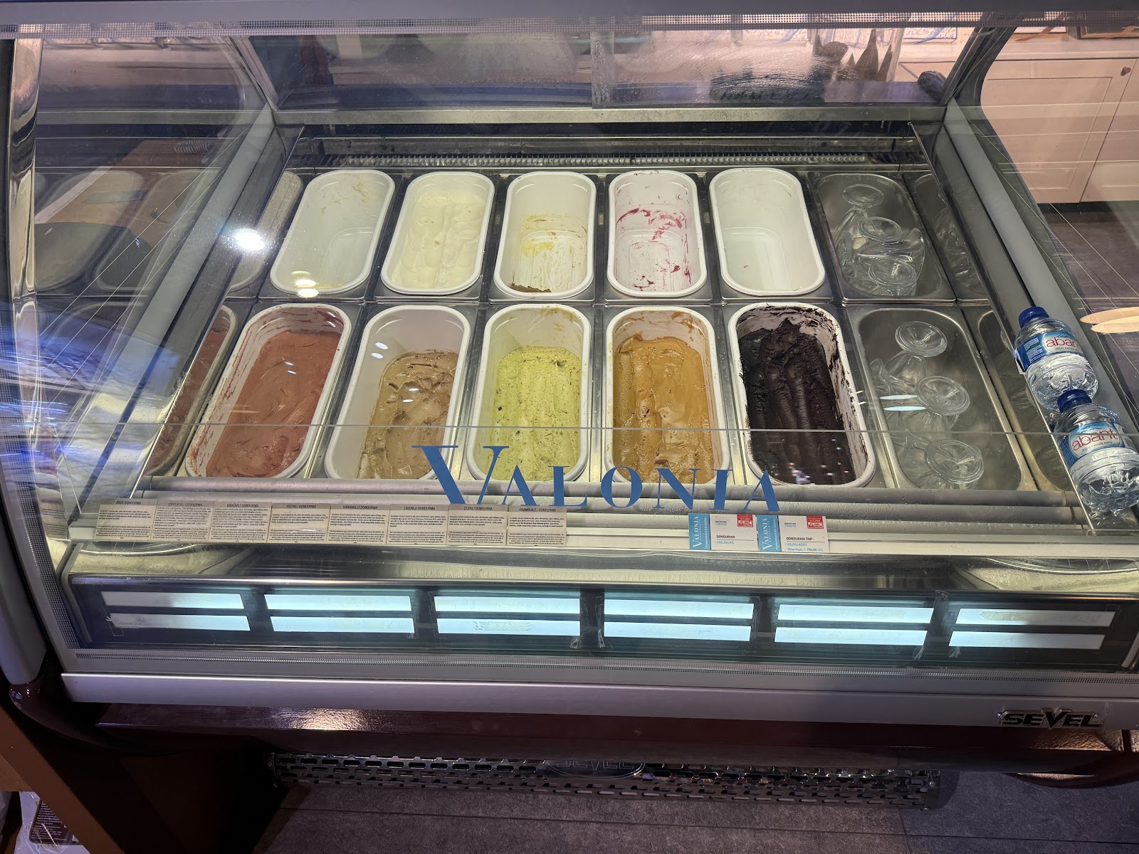 Valonia Chocolate & Cafe — photo 10