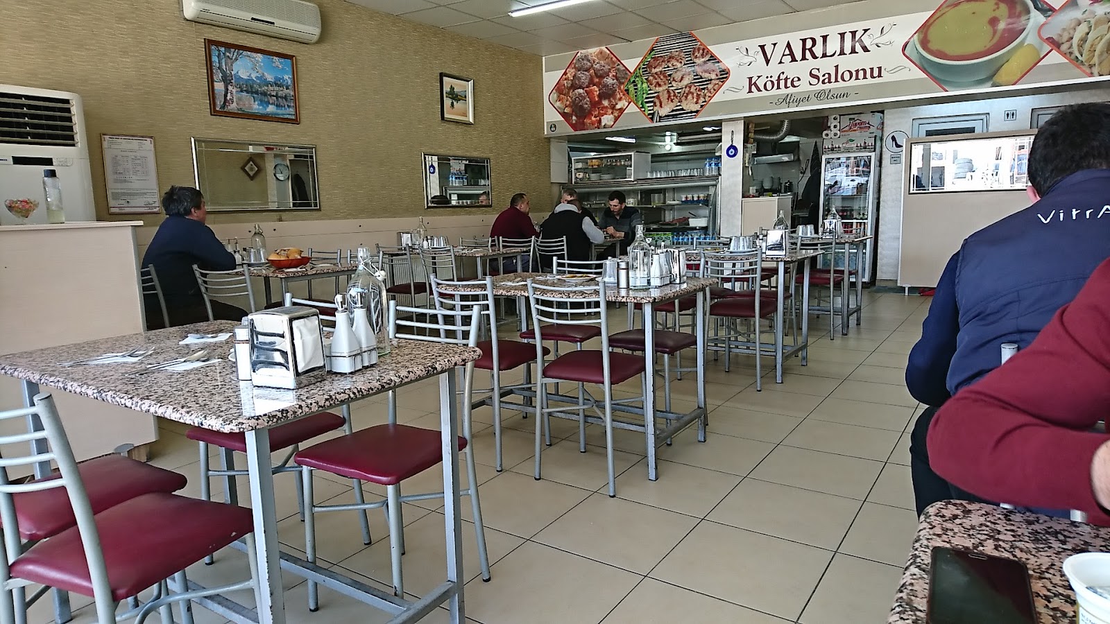 Varlık Köfte Ve Çorba Salonu — fotoğraf 3