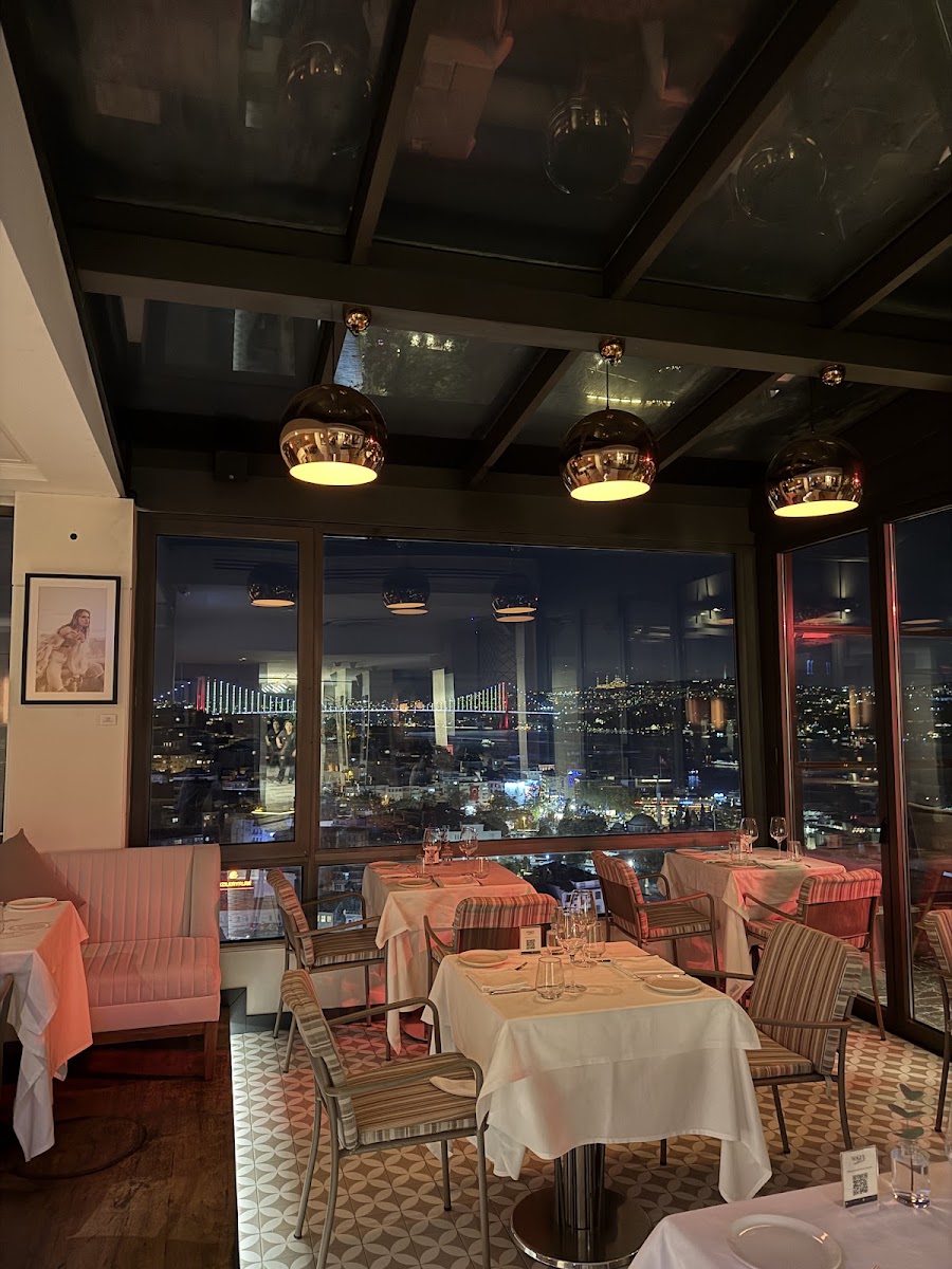 Vogue Restaurant & Bar — photo 5