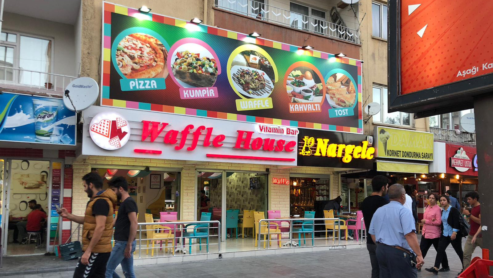 Waffle House-Vitamin Bar — fotoğraf