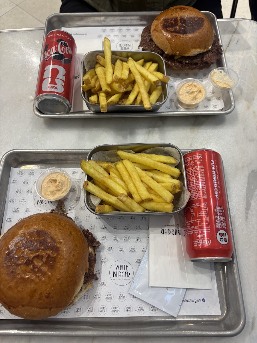 White Burger By Serhat Doğramacı Ankara Yenimahalle — fotoğraf 2