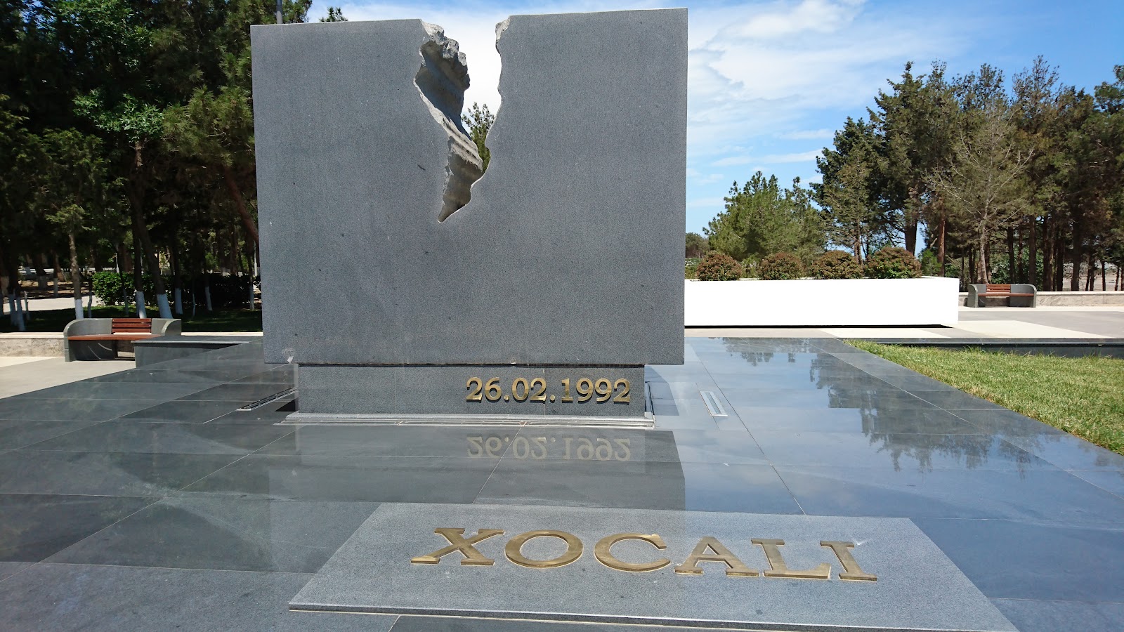 Xocalı Soyqrım abidəsi/Monument to the Khojaly genocide — photo