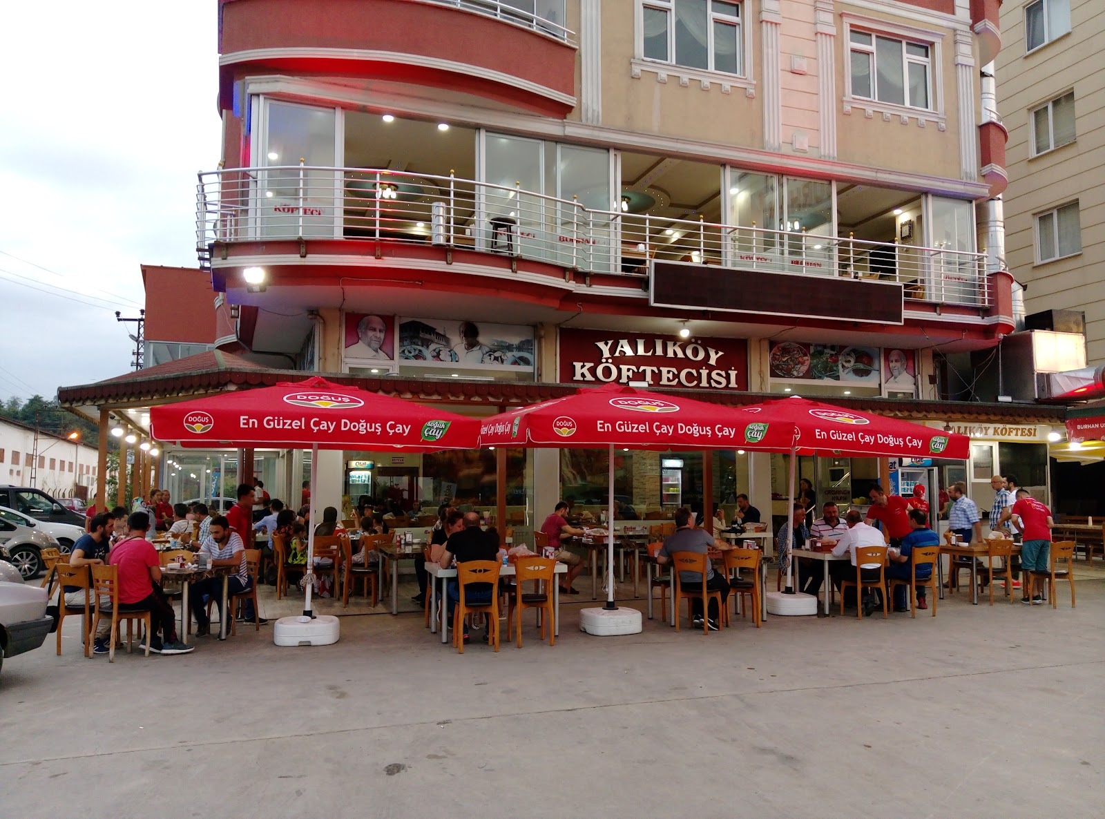 Yalıköy Köftecisi Burhan Ay — fotoğraf