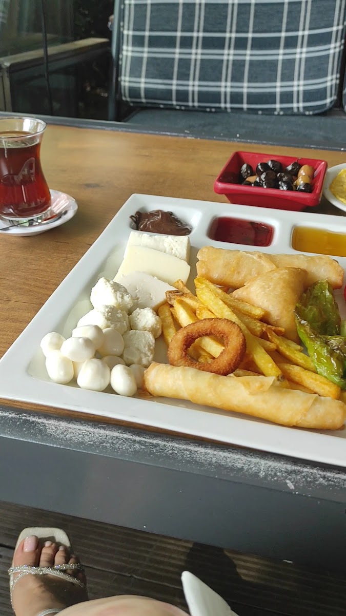 Yasemin Cadde Cafe — fotoğraf 3