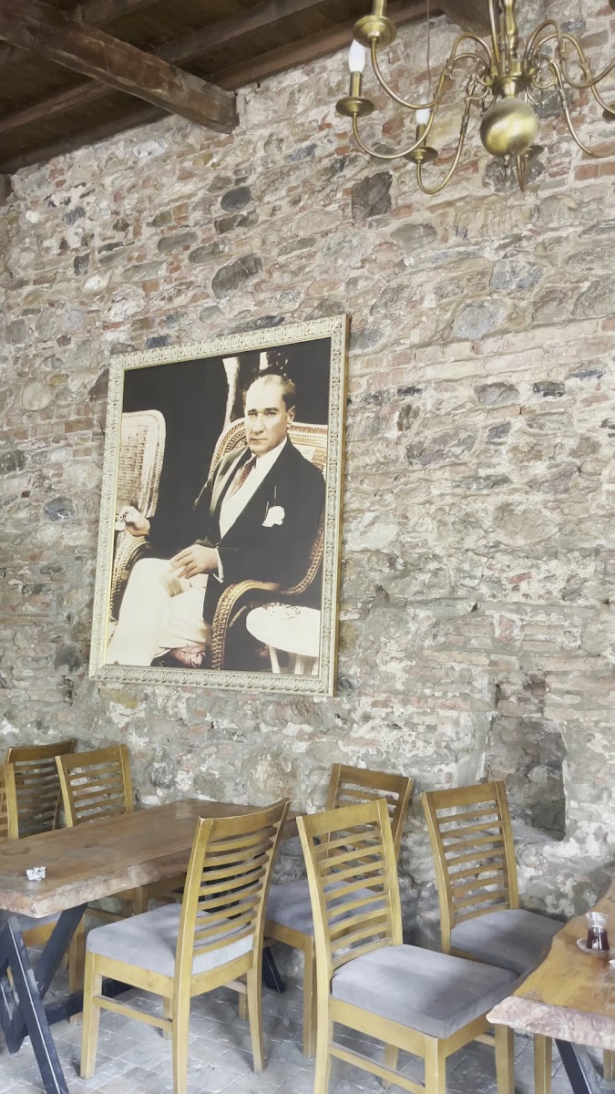 Yeni Eski Cafe Bar — fotoğraf 3