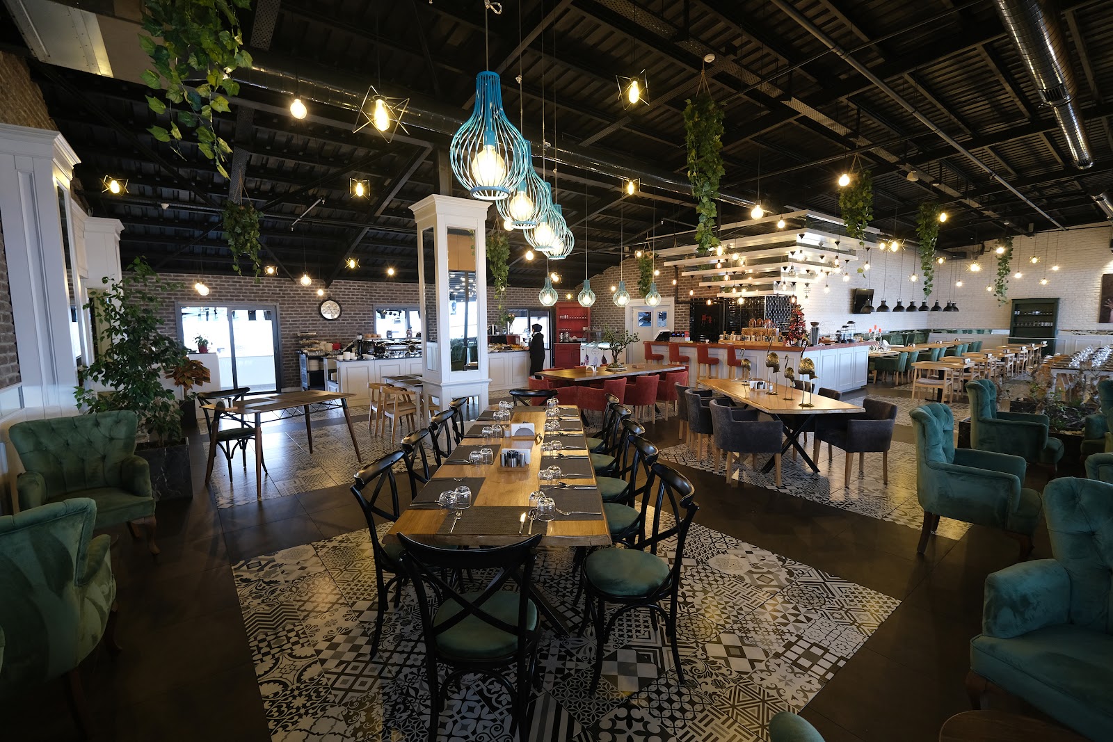 Yosef Cafe & Restaurant — photo 2