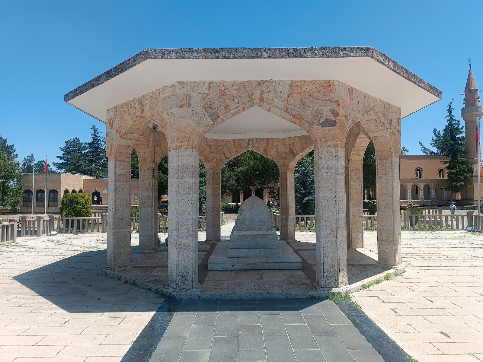 Yunus Emre mezar ve külliyesi — fotoğraf 4